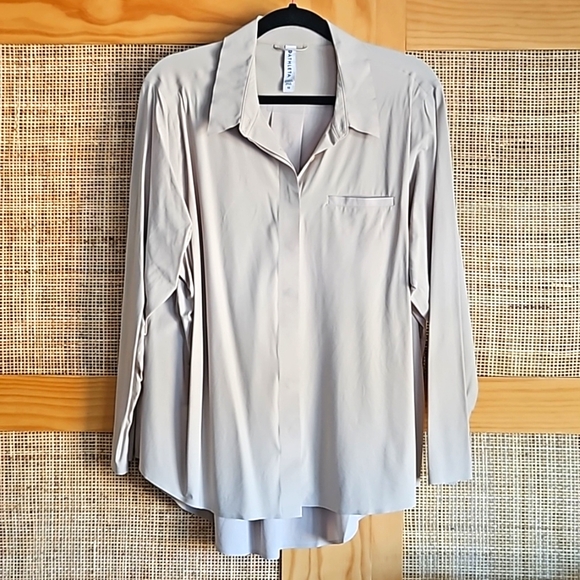 EUC Athleta Urbanite Long Sleeve Button Down Top Tan 1X - Picture 3 of 6